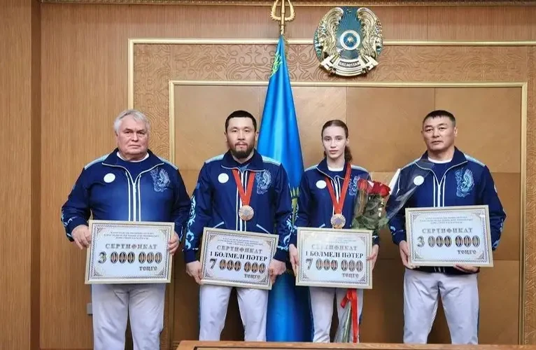 Парижде өткен Паралимпиада жүлдегерлеріне пәтер кілті табысталды Парижде өткен Паралимпиада жүлдегерлеріне пәтер кілті табысталды