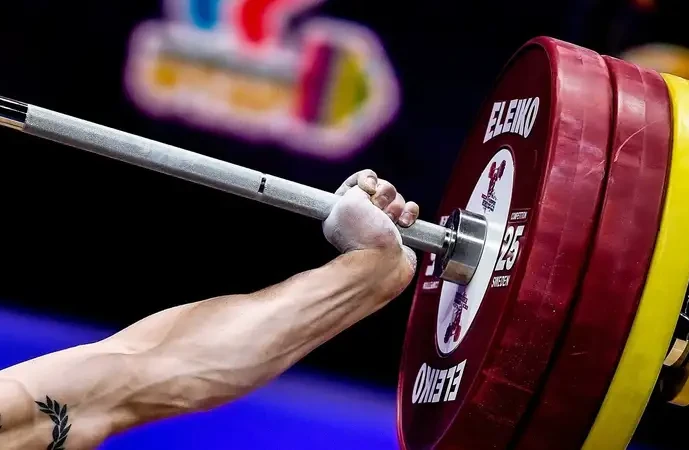 Тяжелоатлетка, отстраненная из-за допинг скандала, вернулась и стала чемпионкой страны Тяжелоатлетка, отстраненная из-за допинг скандала, вернулась и стала чемпионкой страны