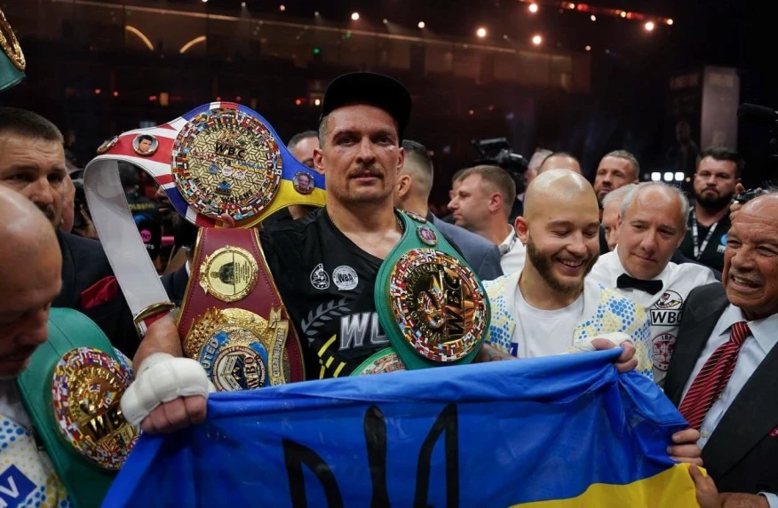Александр Усик добровольно отказался от пояса IBF Александр Усик добровольно отказался от пояса IBF
