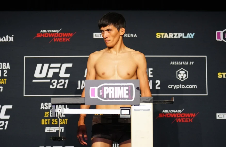 Азат Мақсұм UFC жекпе-жегі алдында салмағы шегінен асып, сыйақысының бір бөлігін қарсыласына бермек Азат Мақсұм UFC жекпе-жегі алдында салмағы шегінен асып, сыйақысының бір бөлігін қарсыласына бермек