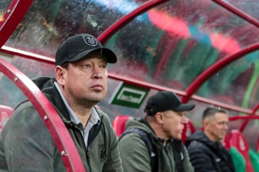 Леонид Слуцкий вместо "Актобе" возглавил клуб из Китая Леонид Слуцкий вместо "Актобе" возглавил клуб из Китая