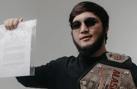 Alash Pride чемпионы Топурияның менеджерімен келісім шарт жасасты Alash Pride чемпионы Топурияның менеджерімен келісім шарт жасасты