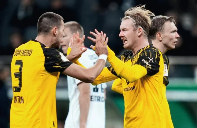 Серия пенальти помогла Дортмунду выйти в 1/8 финала Кубка Германии (видео) Серия пенальти помогла Дортмунду выйти в 1/8 финала Кубка Германии (видео)