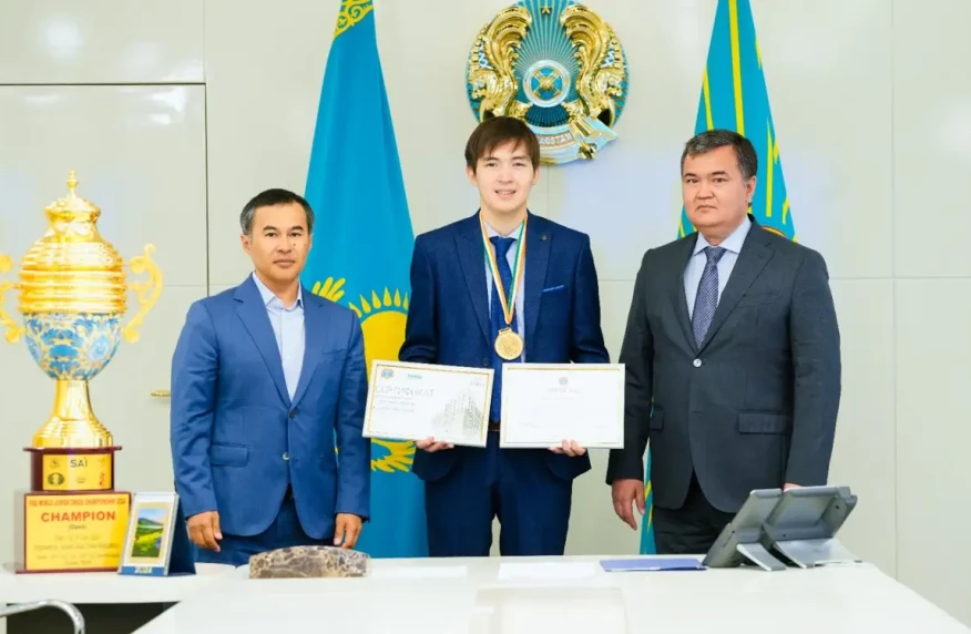 Шахматтан әлем чемпионы Қазыбек Нөгербек екі бөлмелі пәтер табысталды Шахматтан әлем чемпионы Қазыбек Нөгербек екі бөлмелі пәтер табысталды