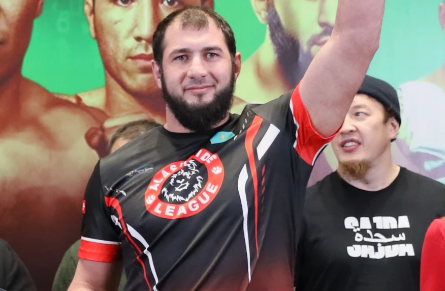 Расул Хатаев – чемпион Alash Pride в тяжелом весе (видео) Расул Хатаев – чемпион Alash Pride в тяжелом весе (видео)