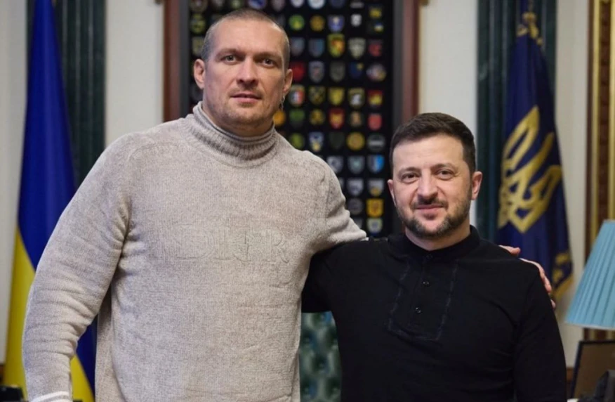 Александр Усик вернулся в Украину и встретился с президентом Зеленским Александр Усик вернулся в Украину и встретился с президентом Зеленским