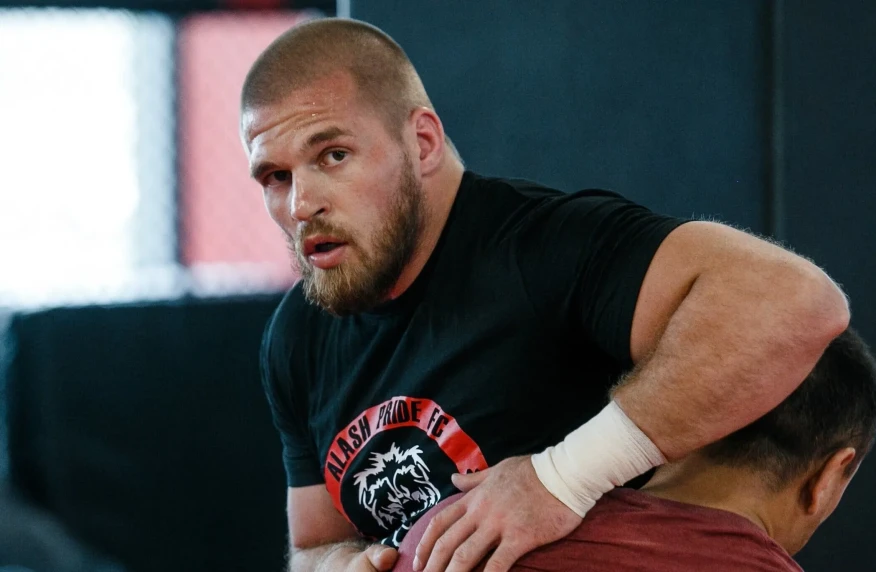 Дамир Исмағұлов Резников туралы: Артемнің күресі өте мықты, бірақ UFC деңгейінде бәсекеге қабілетті болу үшін оған жеке бапкер қажет Дамир Исмағұлов Резников туралы: Артемнің күресі өте мықты, бірақ UFC деңгейінде бәсекеге қабілетті болу үшін оған жеке бапкер қажет