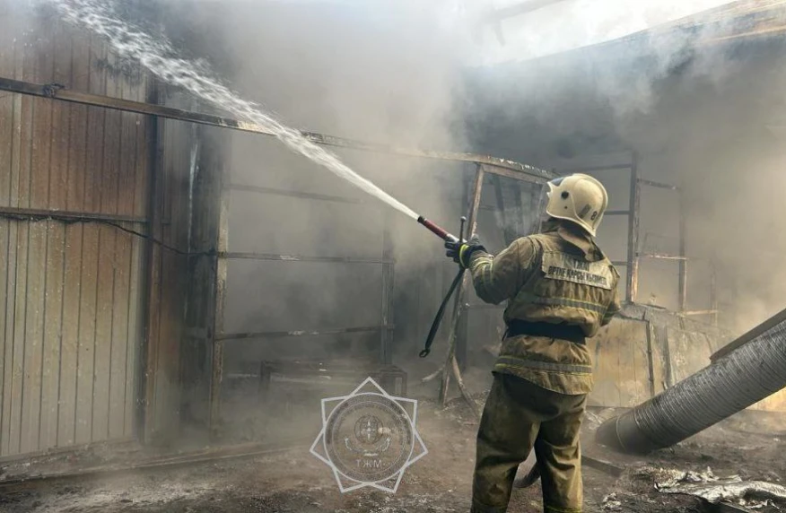 В Алматинской области загорелся теннисный клуб В Алматинской области загорелся теннисный клуб
