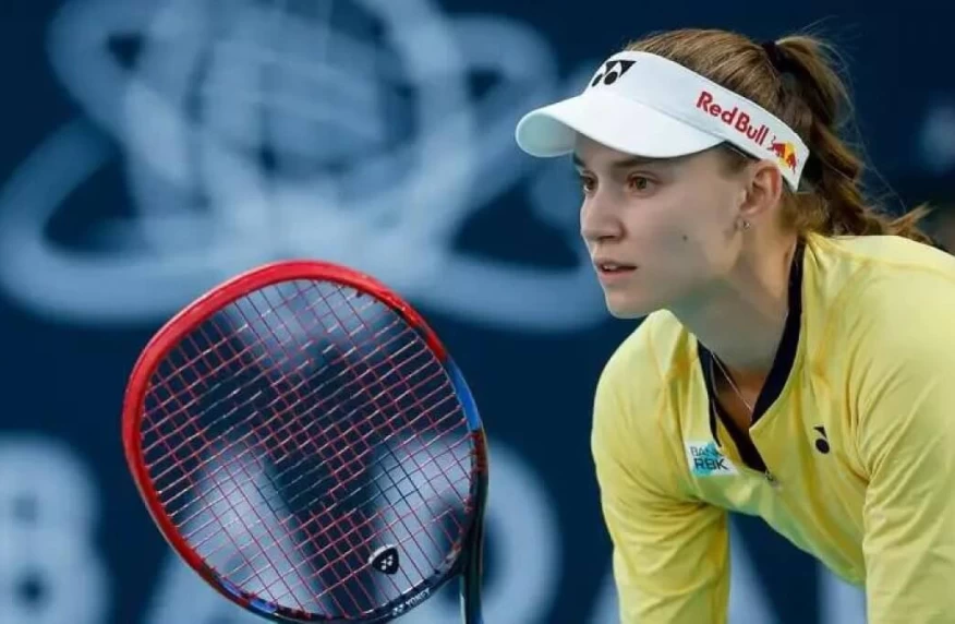 Рыбакина в четвертьфинале турнира WTA 1000 Рыбакина в четвертьфинале турнира WTA 1000