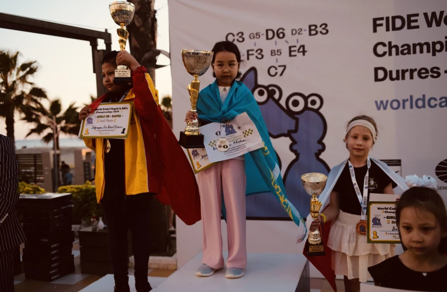 Семилетняя казахстанка стала чемпионкой мира по шахматам Семилетняя казахстанка стала чемпионкой мира по шахматам