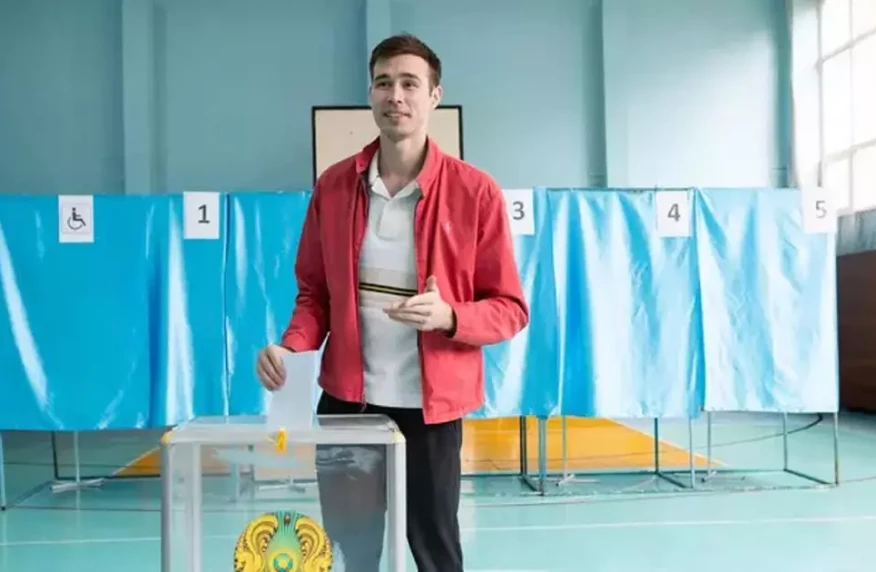 Олимпиаданың күміс жүлдегері Нариман Құрбанов референдумда өз дауысын берді Олимпиаданың күміс жүлдегері Нариман Құрбанов референдумда өз дауысын берді