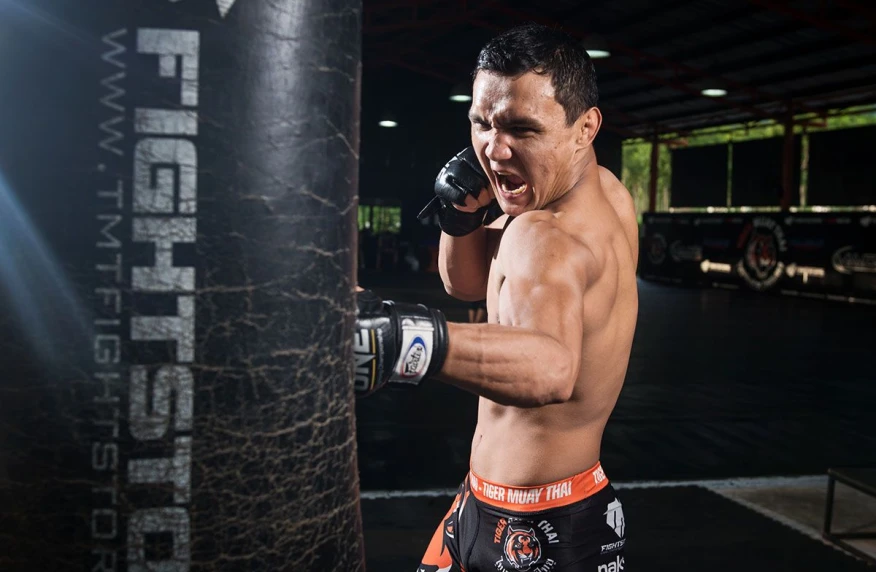 Қазақстандық жауынгер Қайрат Ахметов ONE FC лигасына реніші туралы айтты Қазақстандық жауынгер Қайрат Ахметов ONE FC лигасына реніші туралы айтты