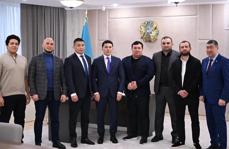 Спорт министрі Қазақстандағы ең ірі ММА промоушендерінің басшыларын қабылдады Спорт министрі Қазақстандағы ең ірі ММА промоушендерінің басшыларын қабылдады