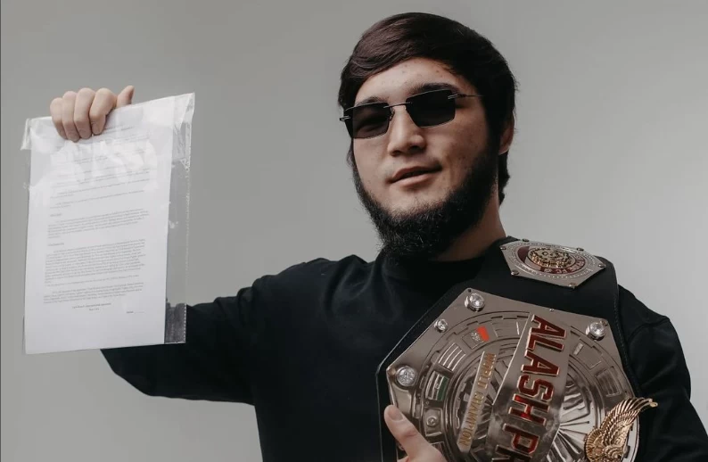 Чемпион Alash Pride подписал контракт с менеджером Топурии Чемпион Alash Pride подписал контракт с менеджером Топурии