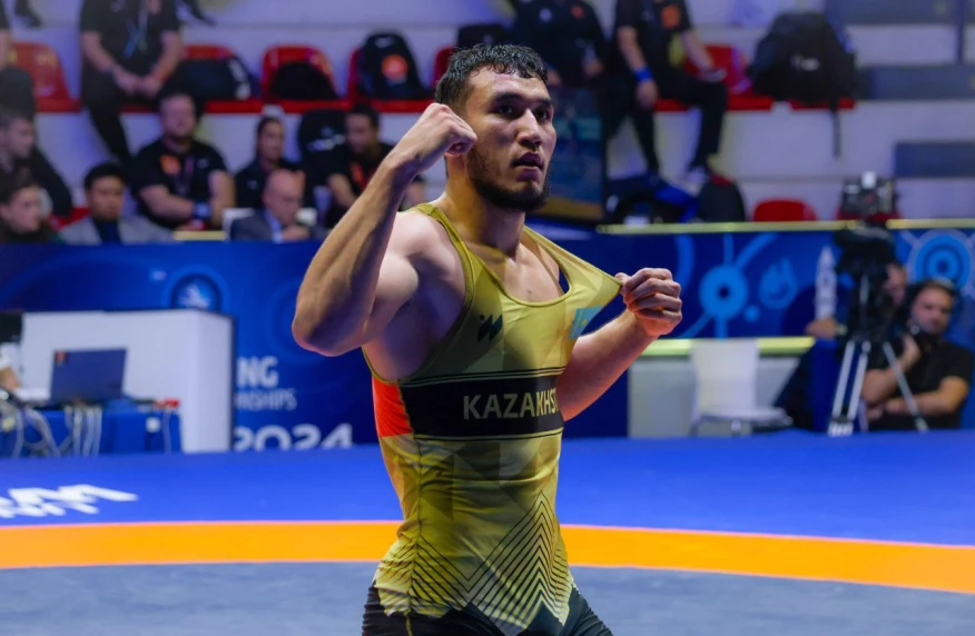 Ризабек Айтмұхан үшінші рет әлем чемпионы атағына қол жеткізді Ризабек Айтмұхан үшінші рет әлем чемпионы атағына қол жеткізді