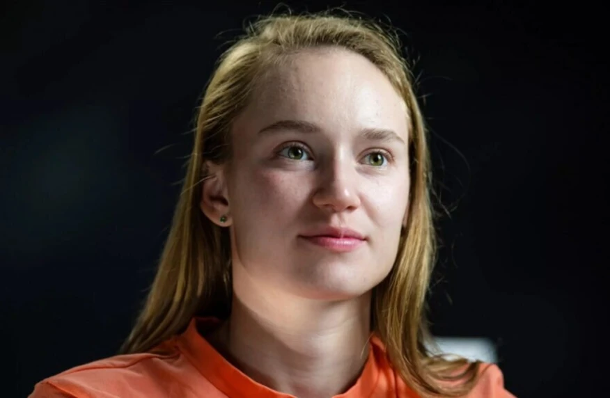 Рыбакина одержала победу на выстовочном турнире Рыбакина одержала победу на выстовочном турнире