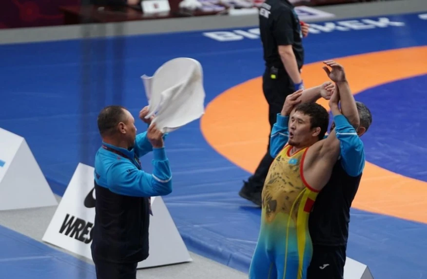 Балуан Азамат Өміржановтың Бішкекте жолы болмады Балуан Азамат Өміржановтың Бішкекте жолы болмады