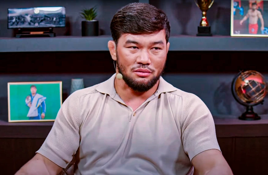 Азамат Бақытов әлемнің үздік лигасы туралы: UFC жауынгерлерге проект ретінде қарайды Азамат Бақытов әлемнің үздік лигасы туралы: UFC жауынгерлерге проект ретінде қарайды