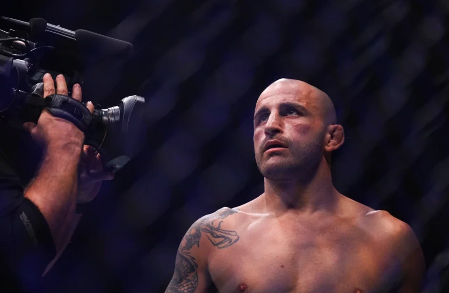 Оглушительным нокаутом завершился главный бой UFC 298 (ВИДЕО) Оглушительным нокаутом завершился главный бой UFC 298 (ВИДЕО)