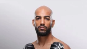 Джонсон UFC-дегі Мақсұммен жекпе-жек туралы: егер мен оны сілкіп тастасам, мен оны мерзімінен бұрын жеңе аламын