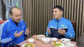 Мырзағали Айтжанов өзбек боксшыларына бата берді