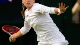 Елена Рыбакина маусымды жеңіспен бастады