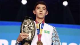 Чемпион мира из Казахстана проиграл в финале чемпионата Азии узбекистанскому боксеру