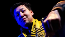 Абай Жүнүсов «Жеңіспен» келісімшартын ұзартты