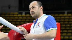 Өзбек боксшылары ауруханада жатқан бас бапкер Тулкин Киличевтің халін сұрап, мойнына медаль тақты