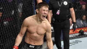 Жалғас Жұмағұлов жанды жерінен ауыр соққы алса да, қарсыласы Маклинді ұтты