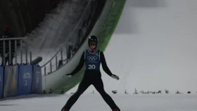 Илья Мизерных шаңғымен тұғырдан секіруден жасөспірімдер арасындағы әлем чемпионатында үздік ондыққа енді