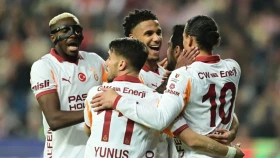 Галатасарай разгромил Антальяспор (видео)