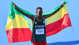 Марафонец из Эфиопии с рекордом выиграл Олимпийские игры