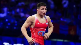 Нуркожа Кайпанов продолжает путь к титулу. Где и во сколько смотреть решающие схватки на ЧМ