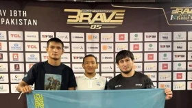 Жаканша, Бекболат, Серекпулов. Где и во сколько смотреть бои казахстанцев на турнире BRAVE 85