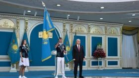 Тоқаев Парижге баратын спортшыларға Мемлекеттік туды тапсырды