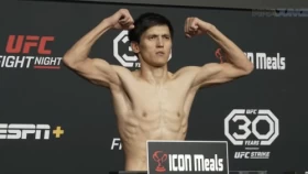 Азат Мақсұмның салмағы қарсыласынан көп