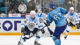 Адиль Бекетаев набрал юбилейные очки в КХЛ