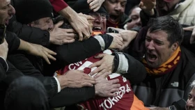 «Галатасарай» одержал уверенную победу и остался лидером (видео)