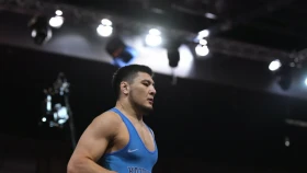 Азамат Даулетбеков вышел в полуфинал чемпионата Азии по борьбе