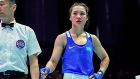 Жайна Шекербекова и Элина Базарова вышли в финал ЧРК по боксу