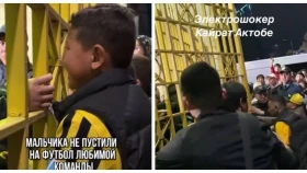 «Қайрат» – «Ақтөбе» матчындағы дау: Жанкүйерлер билеті болса да стадионға кіре алмаған