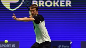 Ломакин Австралиядағы Челленджердің ширек финалына шықты