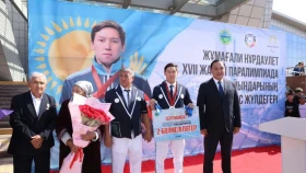 Жамбылдық параспортшыға 2 бөлмелі пәтер мен көліктің кілті табысталды