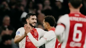 «Аякс» Эредивизи көшбасшысын қуалауды жалғастыруда (видео)