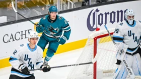 Уилл Смит забил первые голы в НХЛ за «Сан-Хосе»