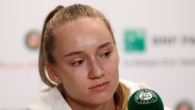 Елена Рыбакина мен журналистер арасындағы мәселе шиеленісіп тұр