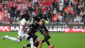 «Самсунспор» «Бешікташқа» қарсы матча сәтсіз сериясын тоқтатты (видео)