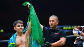 Казахстанец уступил в дебютном бое в Rizin