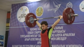 Он үш жасар зілтемірші ересектер арасында Қазақстан чемпионы атанды